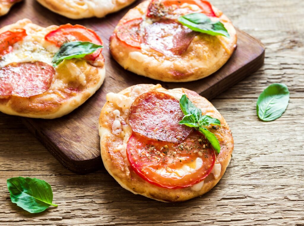Pizza backen mit Kindern: einfache Rezepte für Mini-Pizzen & Teig ... Pizza backen mit Kindern: einfache Rezepte für Mini-Pizzen & Teig ...